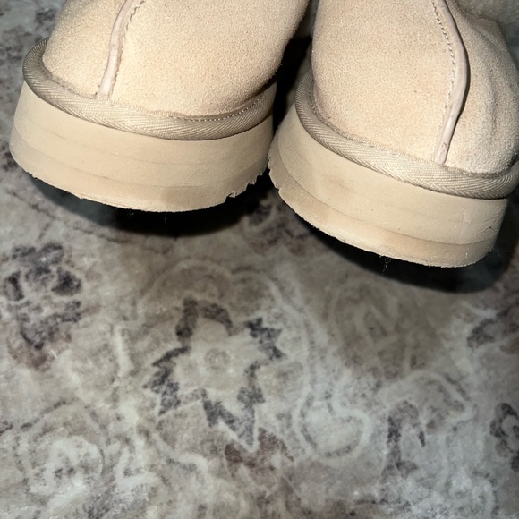 UGG Women's Disquette Sand colored Slippers with Cream Lining - Picture 10 of 12